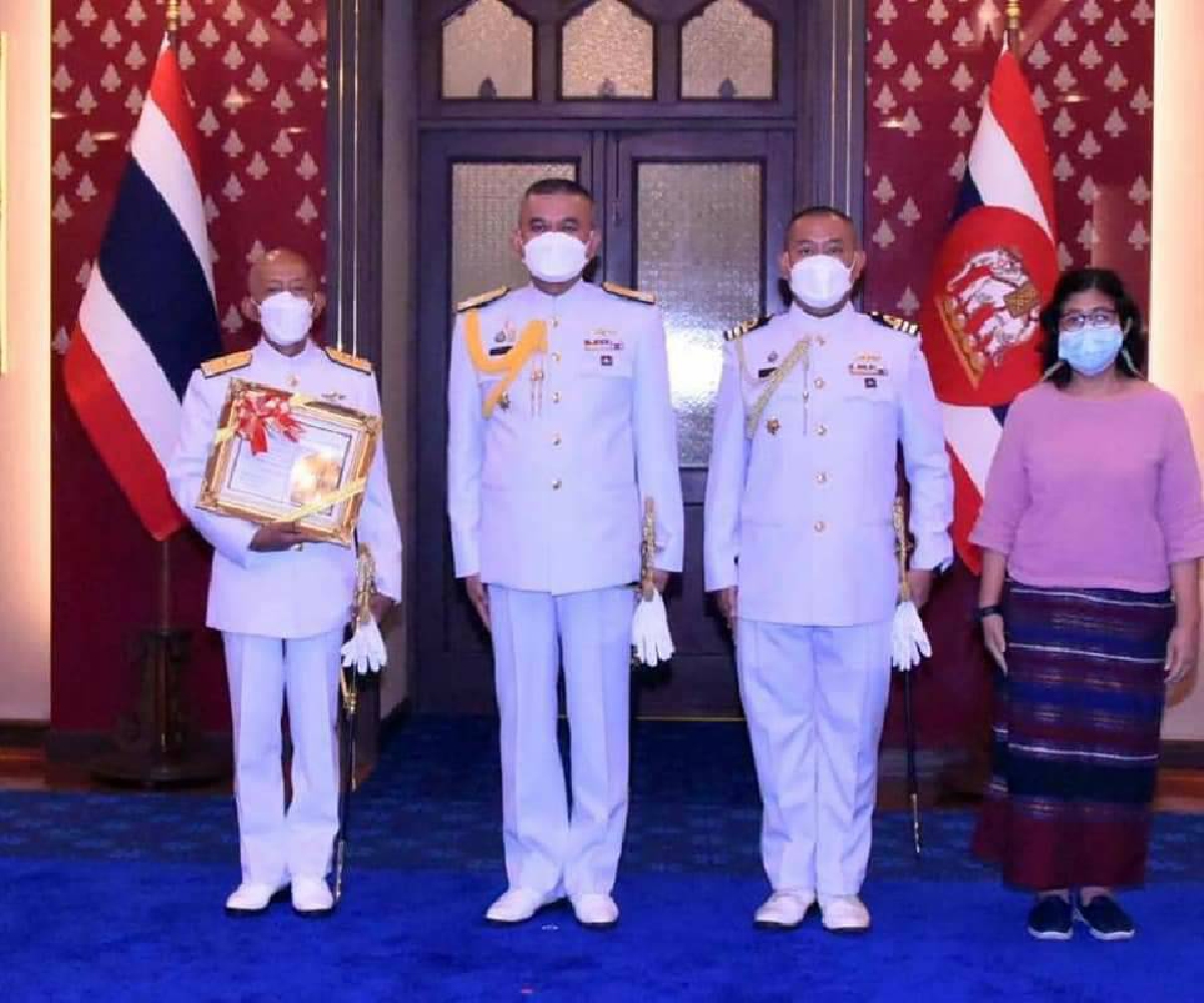 ผบ.ทร.ร่วมพิธีแสดงความยินดี พลเรือตรีทองย้อย แสงสินชัย บรมครูกาพย์เห่เรือ