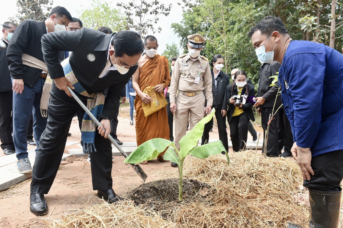 "นายกฯ" ยกคณะลงอุบลฯ เยี่ยมบริหารจัดการน้ำ รมต.-ส.ส. พรึ่บ