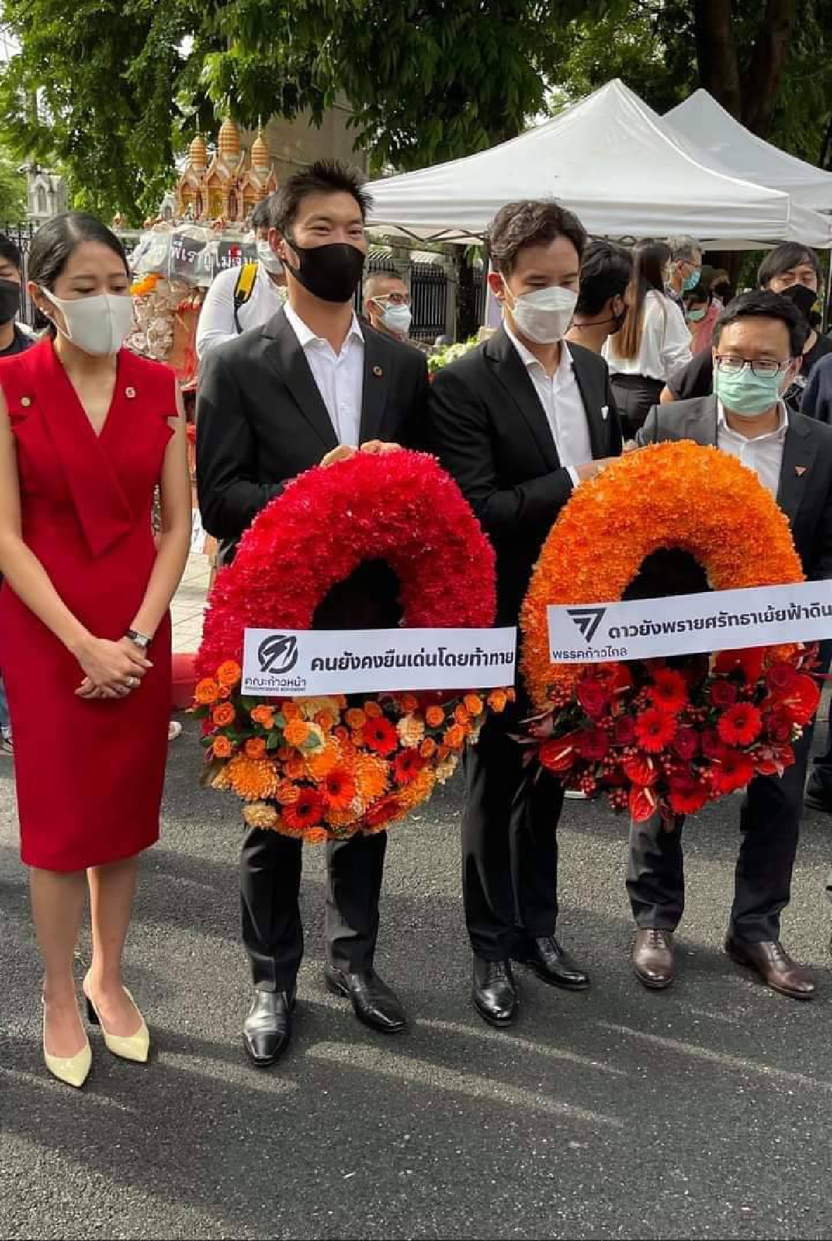 ธนาธร และพวก ร่วมงานรำลึก 6 ตุลา 2519 ที่มหาวิทยาลัยธรรมศาสตร์ ท่าพระจันทร์ 