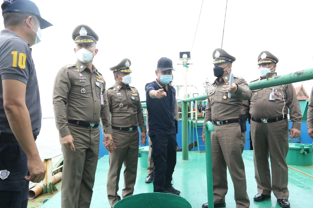 ตำรวจน้ำ จับ "น้ำมันเถื่อน" 4 แสนลิตร กลางอ่าวไทย