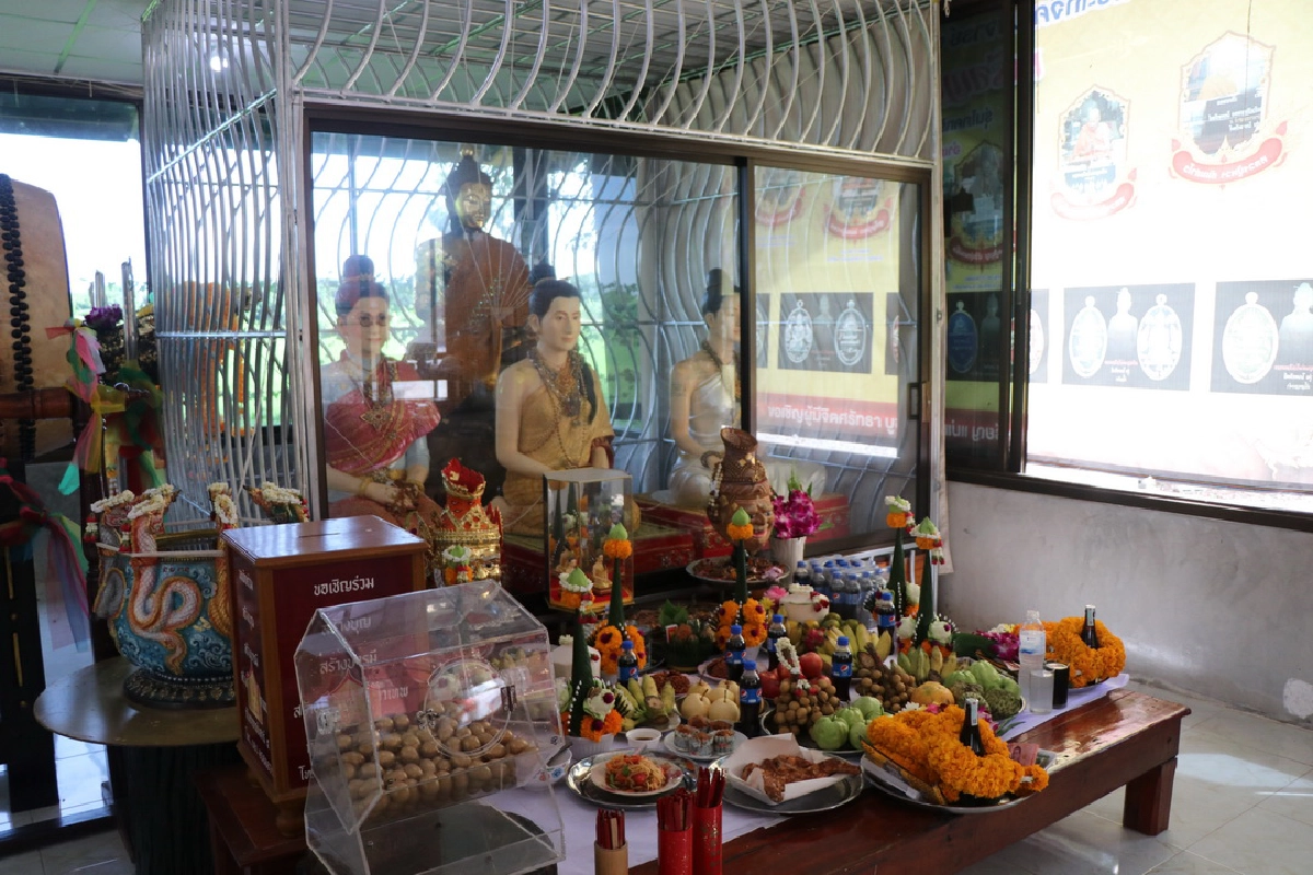 "เลขเด็ดงวดนี้ 1/11/64" แก้บน แม่แก้วเรือนทอง ต้นตะเคียน ในห้องกระจกติดแอร์