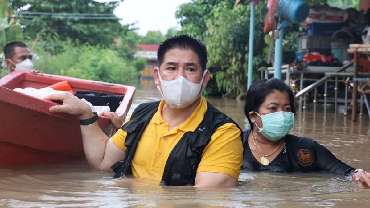 ร.อ.ธรรมนัส พรหมเผ่า เลขาธิการพรรคพลังประชารัฐ ลงพื้นที่ช่วยเหลือผู้ประสบภัยน้ำท่วม จ.พระนครศรีอยุธยา