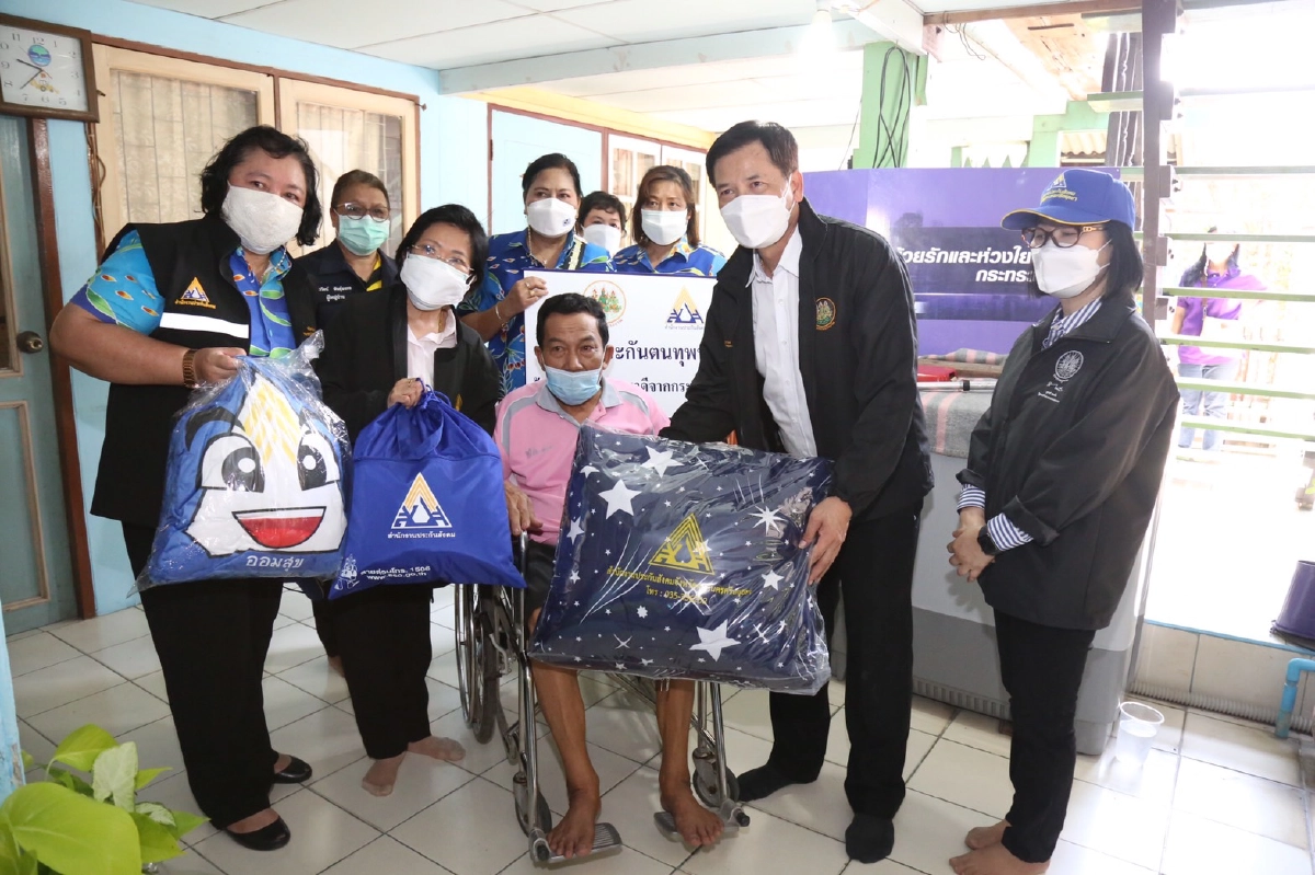 ก.แรงงาน ลงพื้นที่ "น้ำท่วม" เยี่ยมผู้ประกันตนทุพพลภาพ