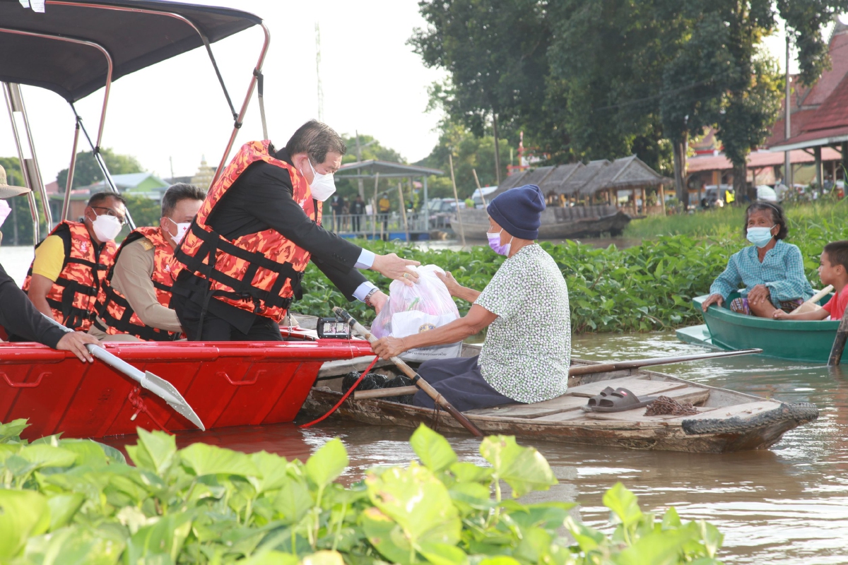 "รมช.มหาดไทย" ลุยผักไห่ ยืนยันพร้อมเยียวยาผู้ประสบภัยทุกคน