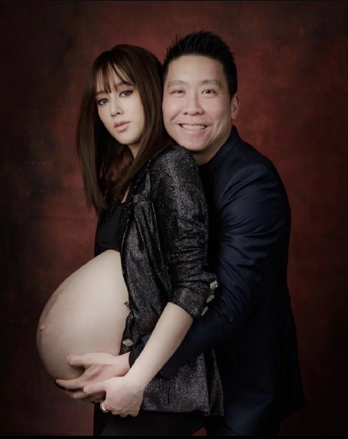 เฮ "จุ้มจิ้ม วรนันท์" ไฮโซหมื่นล้าน คลอดลูกแฝดแล้ว น่ารักน่าชังมากๆ