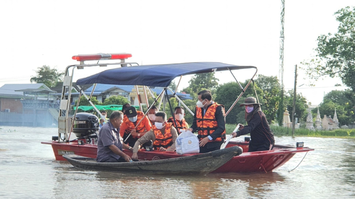 "รมช.มหาดไทย" ลุยผักไห่ ยืนยันพร้อมเยียวยาผู้ประสบภัยทุกคน