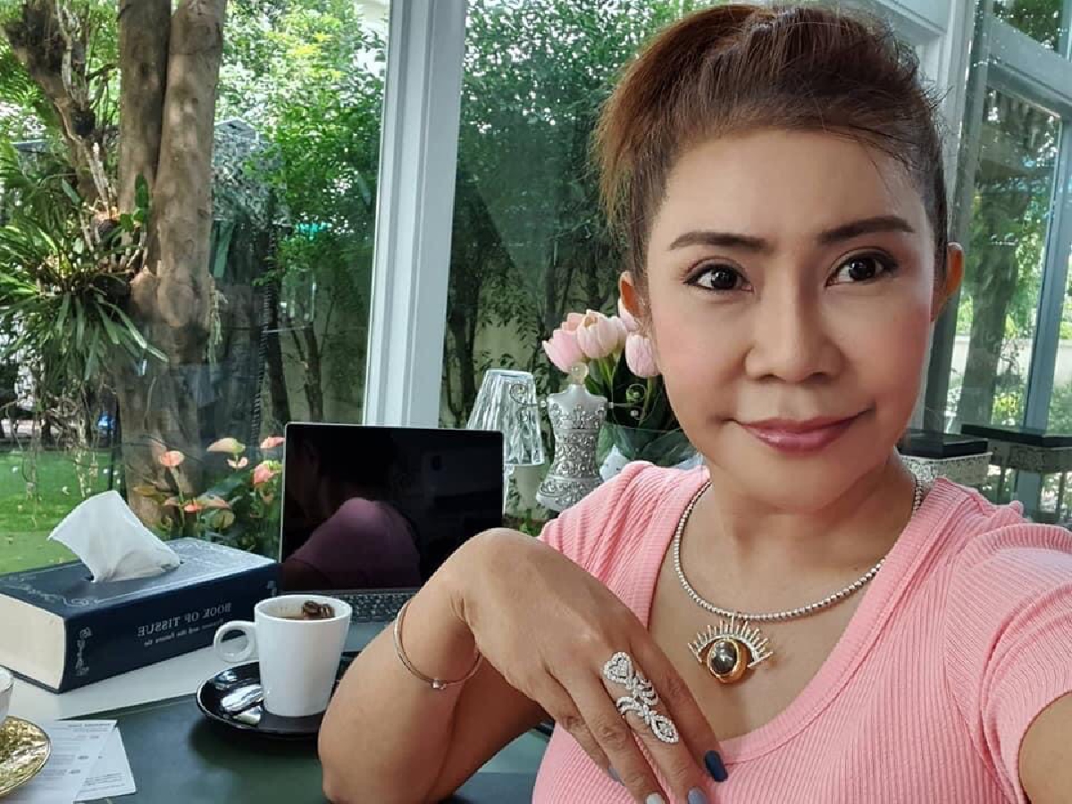 พญ.นวลสกุล ภรรยาหมอชลน่าน และสะใภ้เมืองน่าน