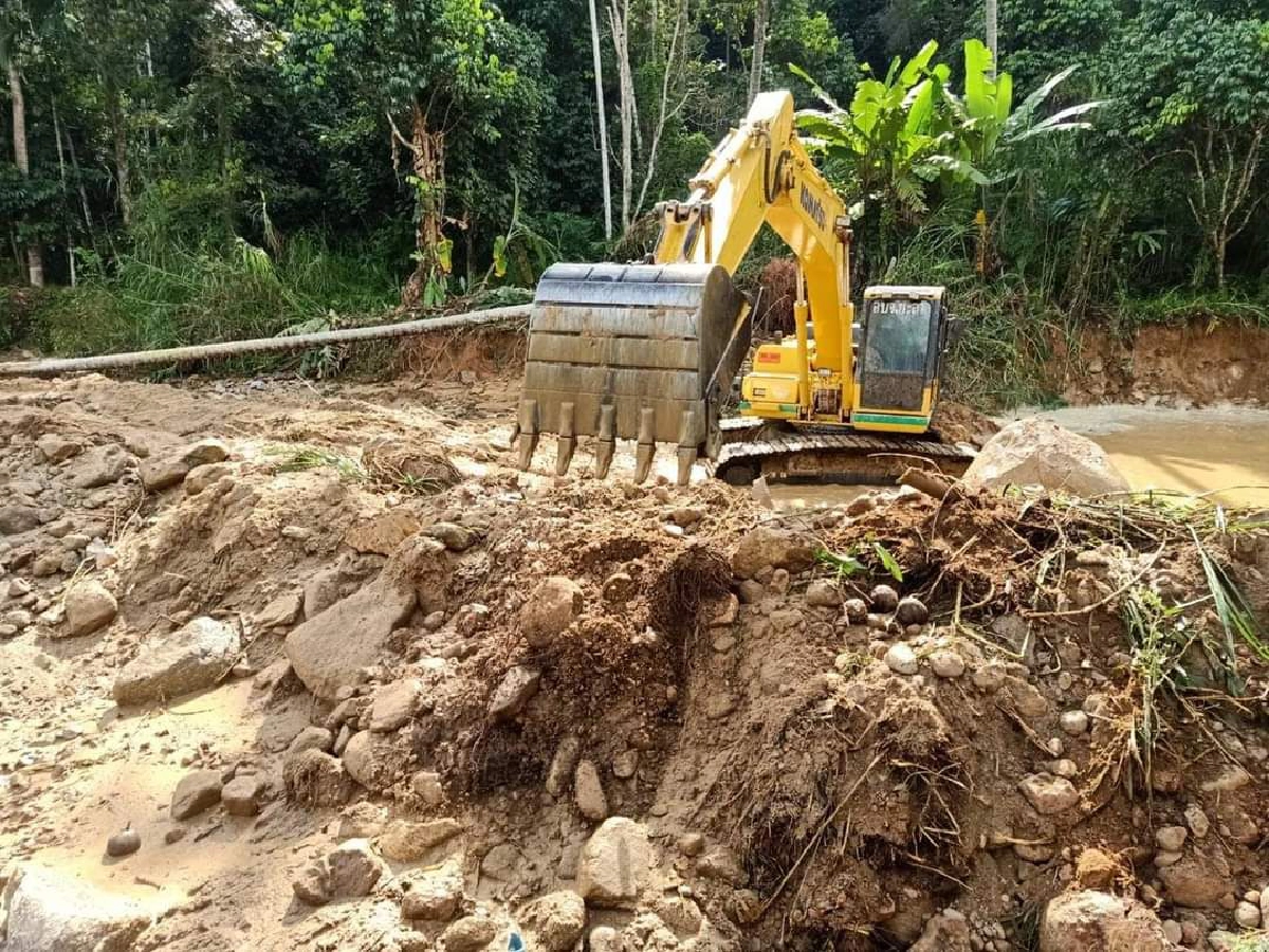 เร่งช่วยเหลือ เส้นทาง "น้ำป่าไหลหลาก" ดินสไลด์ อำเภอธารโต จังหวัดยะลา