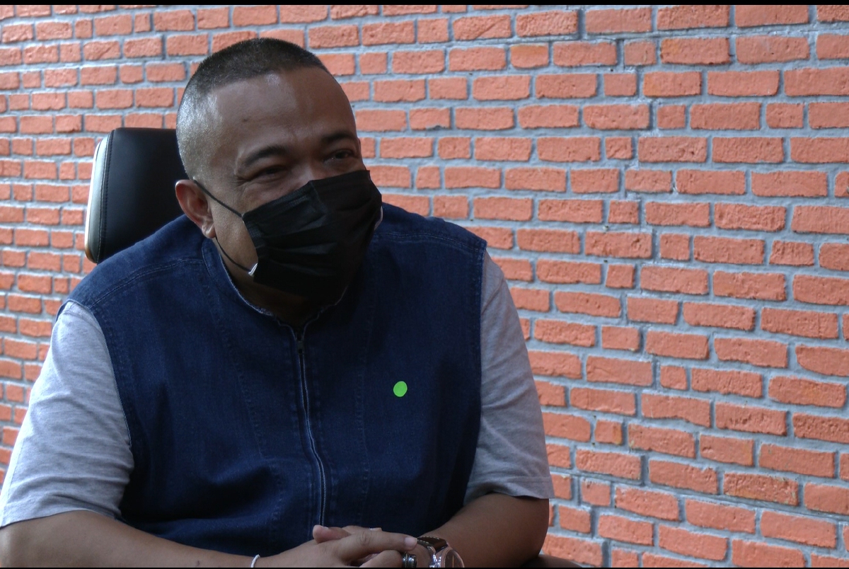 จตุพร พรหมพันธ์  แนวร่วมประชาธิปไตยต่อต้านเผด็จการแห่งชาติที่เพิ่งได้รับอิสรภาพโดยยืนยันไม่ข้องแวะกับทักษิณ ชินวัตร 