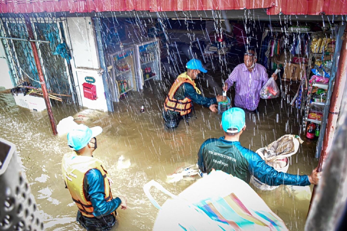 นายกฯและรมว.กลาโหม กำชับ ให้ทุกเหล่าทัพคงกำลังติดตามดูแลให้ความช่วยเหลือประชาชนจากอุทกภัย 