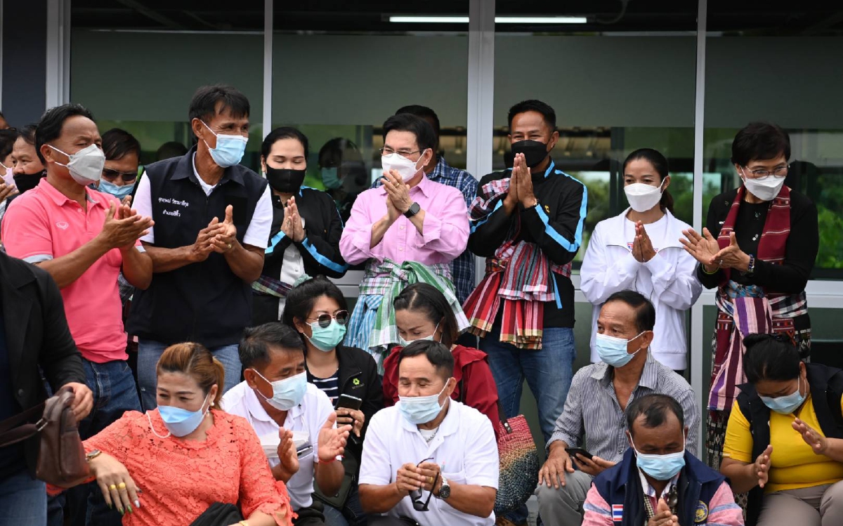 ปชป.เปิดตัว"อดีตนักฟุตบอลทีมชาติ"พ่วงลูกสาวจำลอง ครุฑขุนทด ชิงโคราช