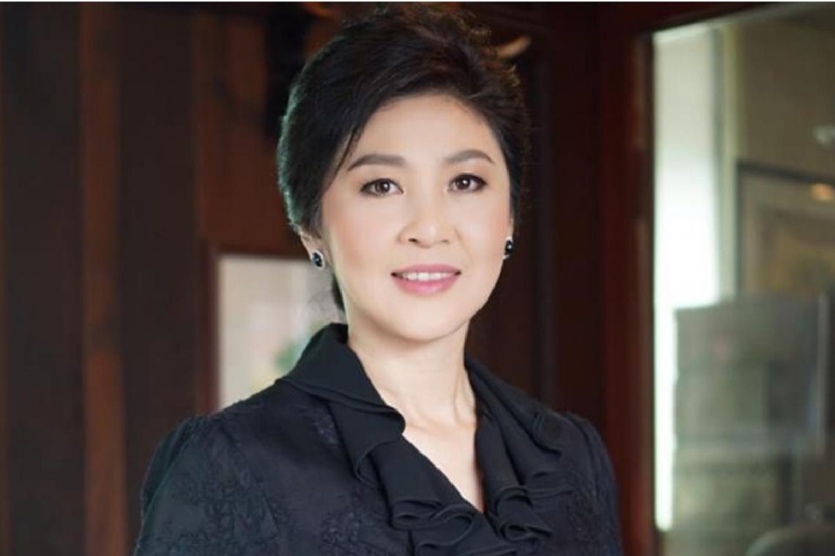 ยิ่งลักษณ์  ชินวัตร อดีตนายกรัฐมนตรี น้องสาวทักษิณ ชินวัตร  ต้องคดีทุจริตจำนำข้าวหลบหนีไปอยู่ต่างแดน