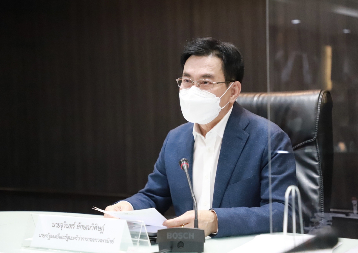 นายจุรินทร์ ลักษณวิศิษฏ์  หัวหน้าพรรคประชาธิปัตย์ ประธานสอบถุงมือยางฉาวข้ามชาติ