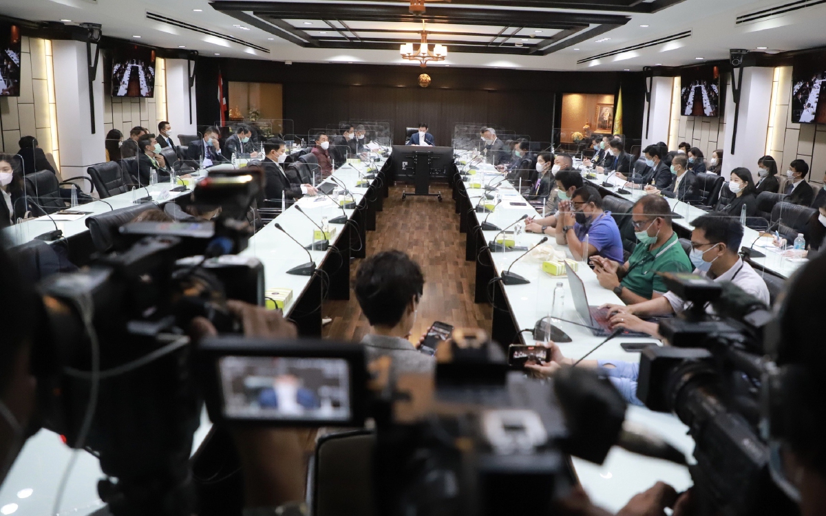 "ถุงมือยาง" ฉาวข้ามชาติ จุรินทร์ เข้มสอบ 4 ประเด็นหลัก