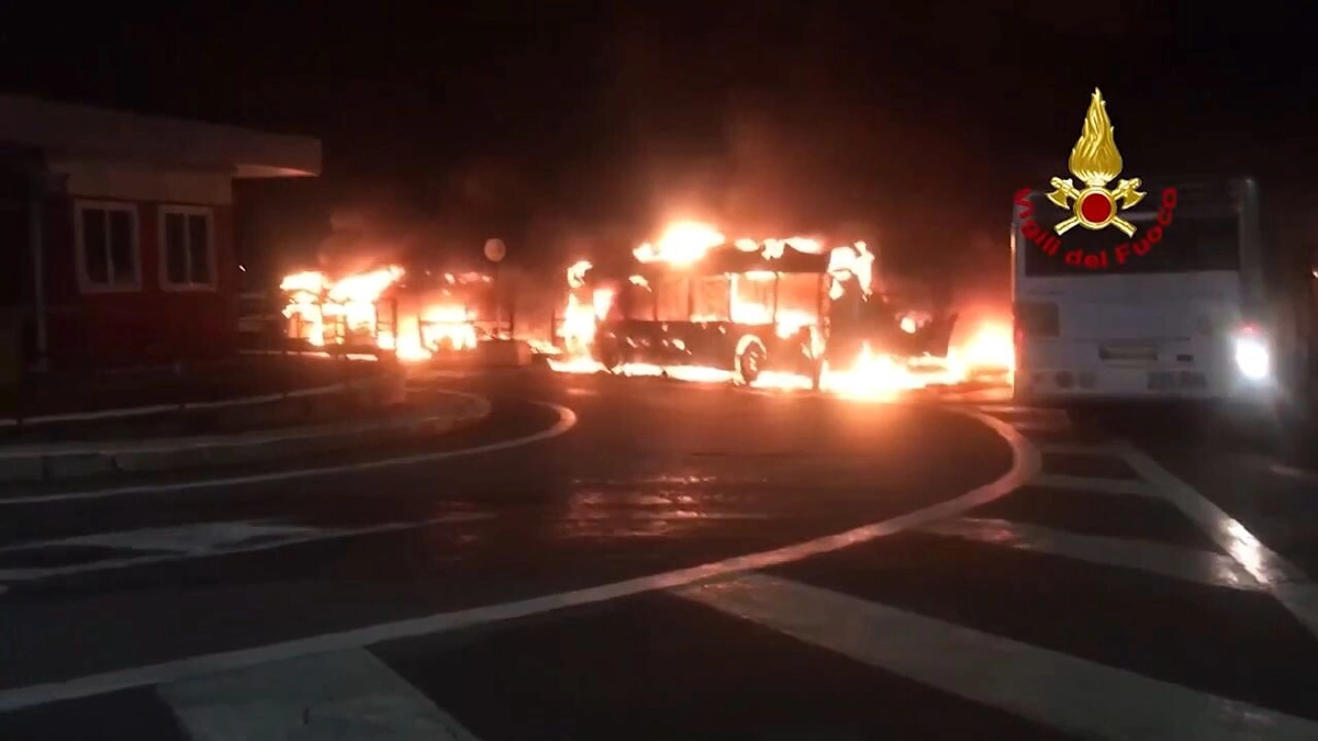 ไฟลุกท่วม, รถบัส, อิตาลี, กรุงโรม