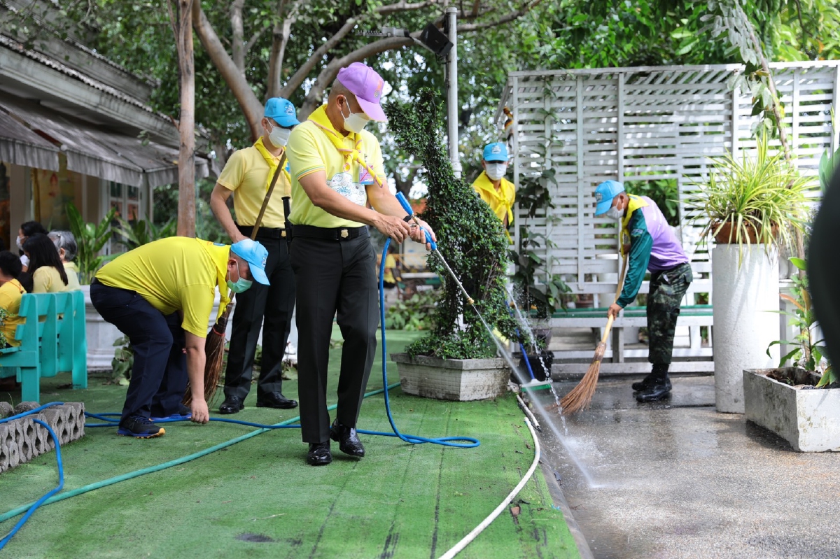 ผบ.ทบ.นำจิตอาสาร่วมบำเพ็ญประโยชน์เนื่องใน"วันคล้ายวันสวรรคตรัชกาลที่9"