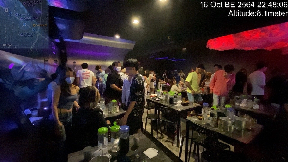 "จับผับ" กลางกรุงฯ รวบ 116 นักเที่ยว นั่งซดเหล้า เย้ย พรก.ฉุกเฉิน