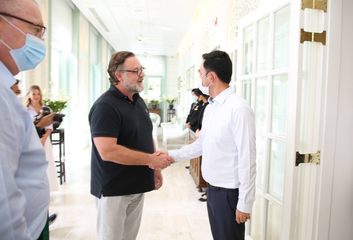 ดังอีก "รัสเซล โครว์" ชื่นชมความเป็นไทย รวมถึง แกงพะแนง ผัดไทยและข้าวซอย