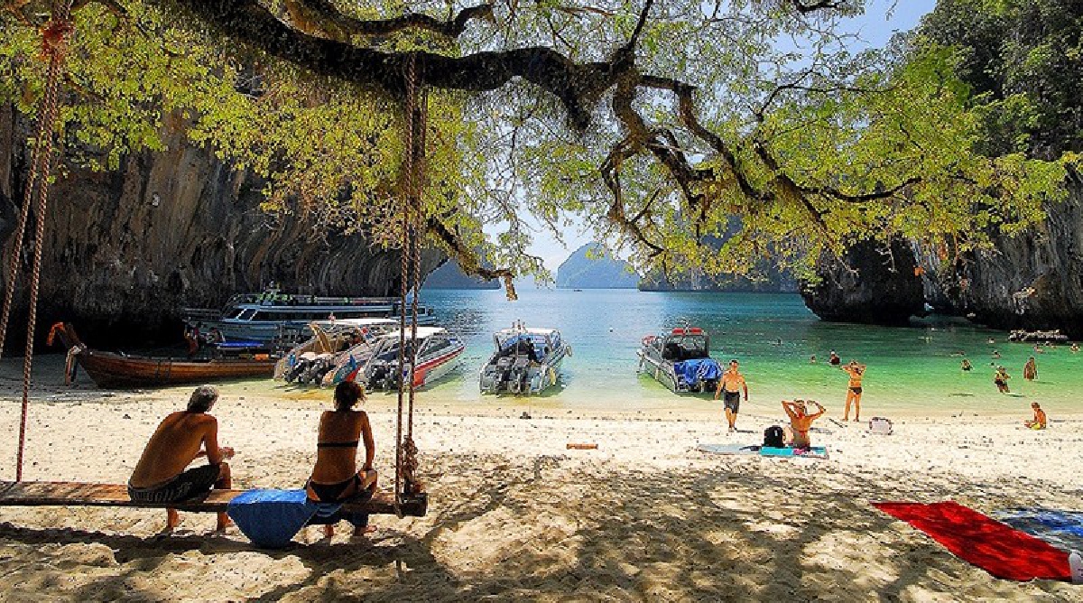 ครม.สัญจรยึดกระบี่ “บิ๊กตู่” นำทีมเปิดประเทศรับนักท่องเที่ยวต่างชาติ