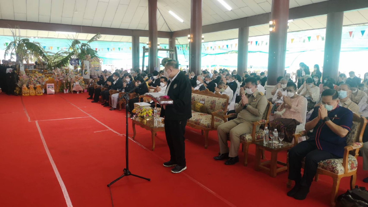 "บิ๊กป้อม" ทอดกฐินนครพนม นายทหาร ตำรวจ  ขรก.ผู้ใหญ่ ร่วมเพียบ ยอดกว่า 3 ล้านบาท