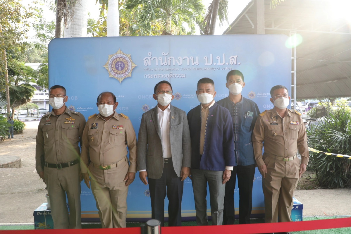 \"รมว.ยุติธรรม\" เดินสาย จ.น่าน ชวนชาวบ้านเป็นแนวร่วมแจ้งเบาะแสคนค้ายา