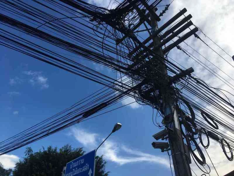 ตามรอย Russell Crowe ส.ว.ตั้งกระทู้ถามนายกฯ จี้แก้ปัญหาสายไฟพันกันทั่วกรุง