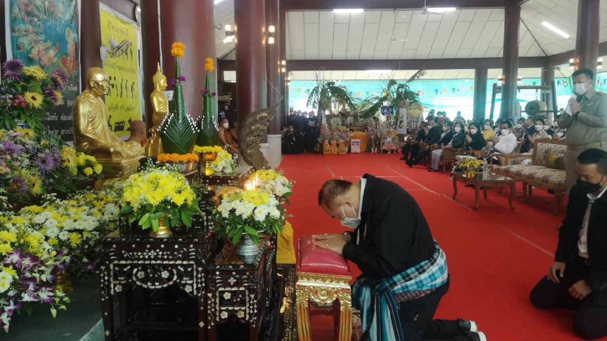 "บิ๊กป้อม" ทอดกฐินนครพนม นายทหาร ตำรวจ  ขรก.ผู้ใหญ่ ร่วมเพียบ ยอดกว่า 3 ล้านบาท