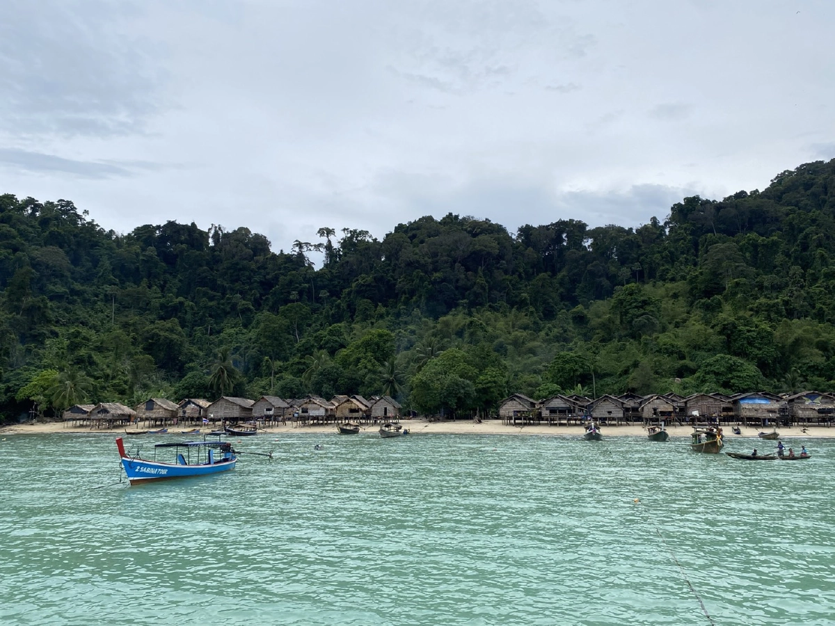 ฉีดครบ 2 เข็ม "ชาวมอแกน" หมู่เกาะสุรินทร์ เตรียมรับนักท่องเที่ยว 1 ธันวาคมนี้