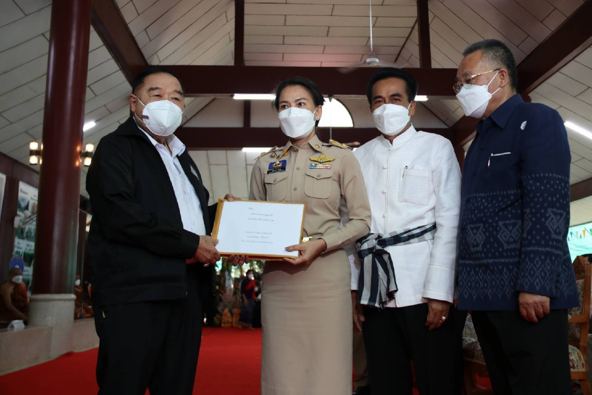 "บิ๊กป้อม" ทอดกฐินนครพนม นายทหาร ตำรวจ  ขรก.ผู้ใหญ่ ร่วมเพียบ ยอดกว่า 3 ล้านบาท