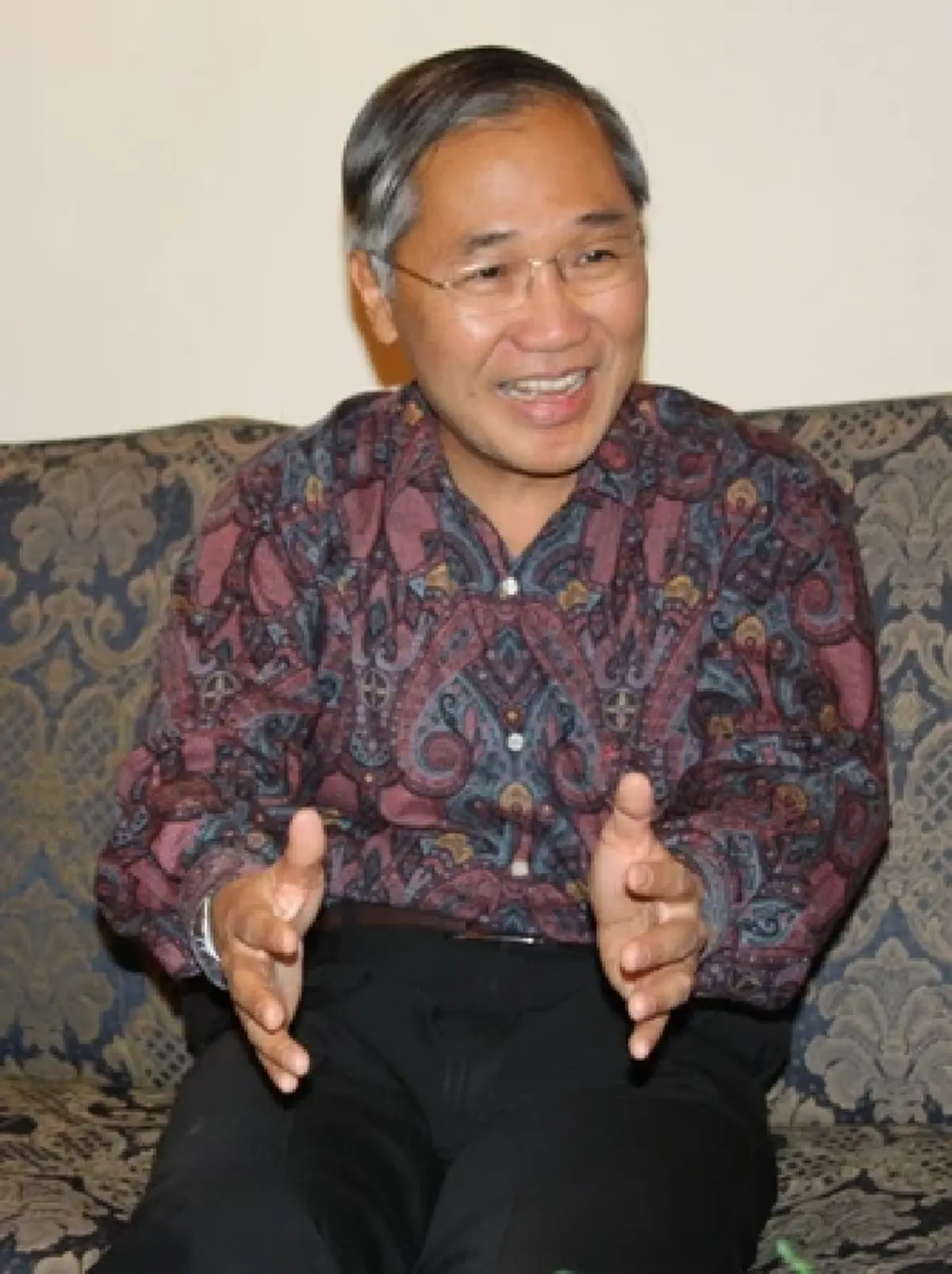 ชำแหละเสียงรัฐสภา พบชื่อกวีซีไรต์ "เนาวรัตน์ พงษ์ไพบูลย์" รับร่างรธน.ปชช.