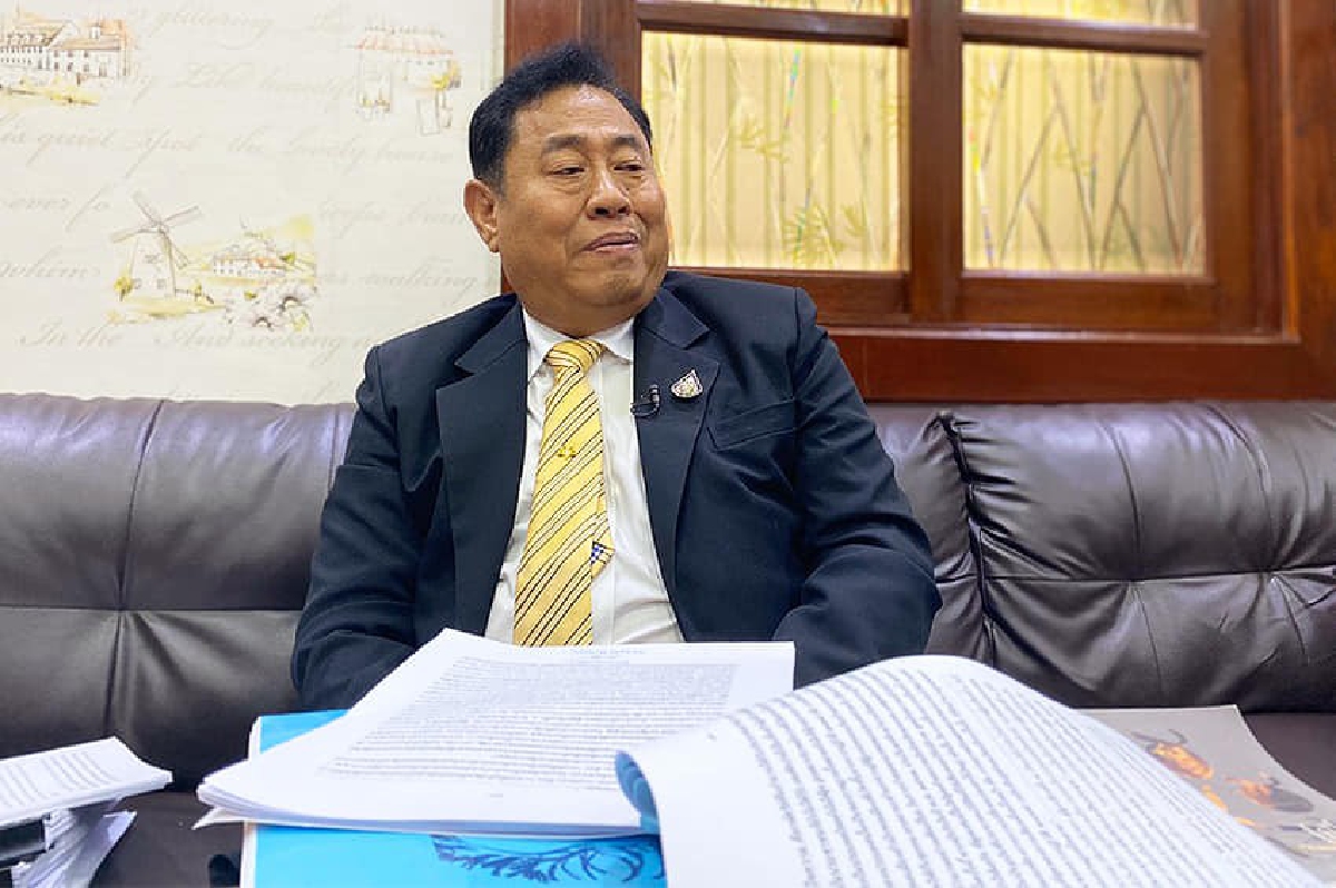 คอพาดเขียง "ก้าวไกล" เสี่ยงถูกยุบพรรค