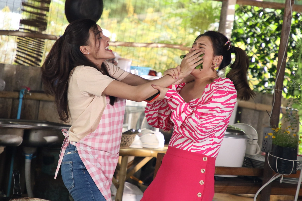 ฮามาก "ใบเฟิร์น พัสกร" แฮปปี้เป็นยูทูปเบอร์บ้านนา จิกหัวตบ "จูน ชลฤดี"