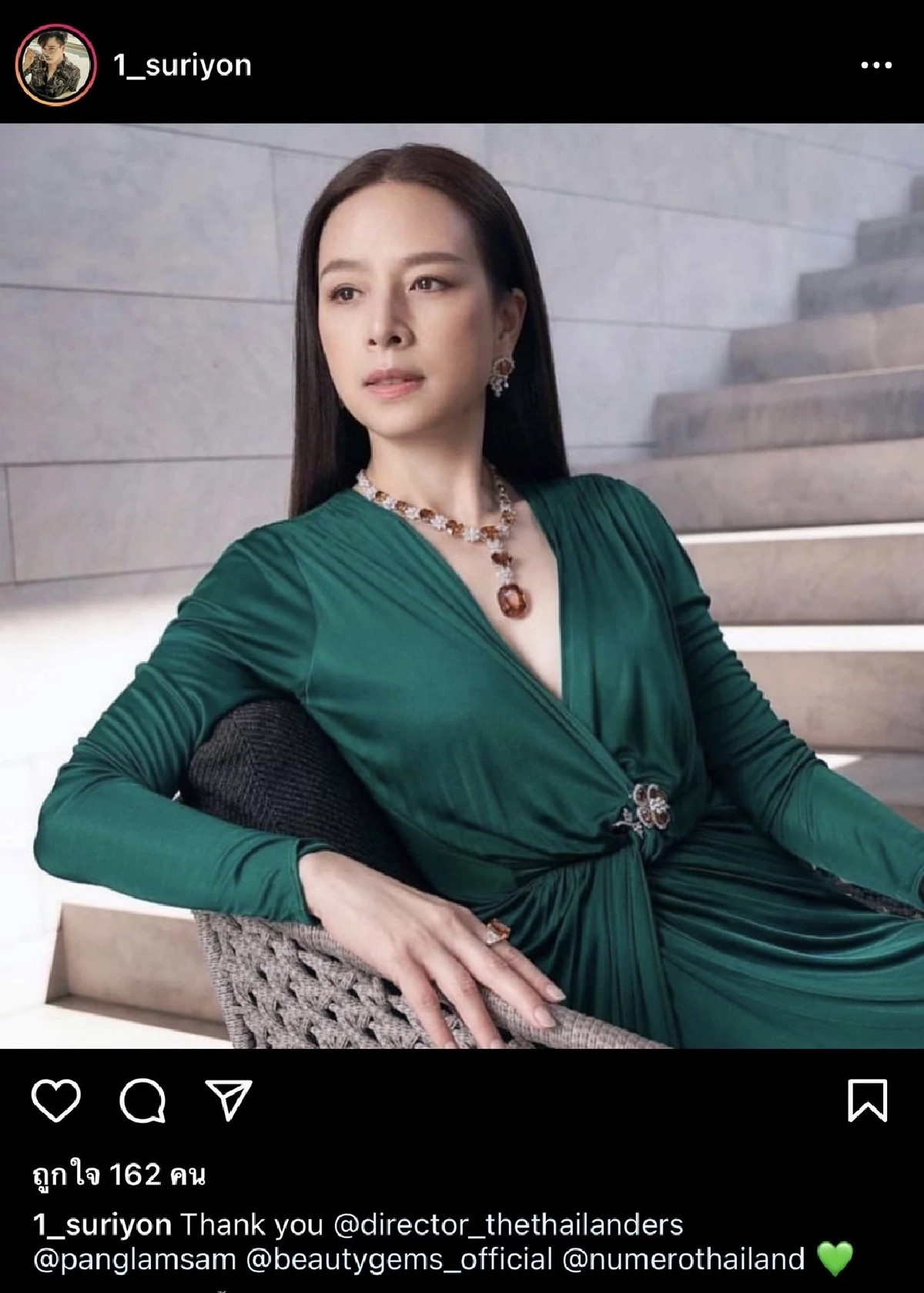 ตะลึง "มาดามแป้ง นวลพรรณ" กับชุดเรื่องเพชรหรู ที่มาของคำว่า สวยและแพงมาก