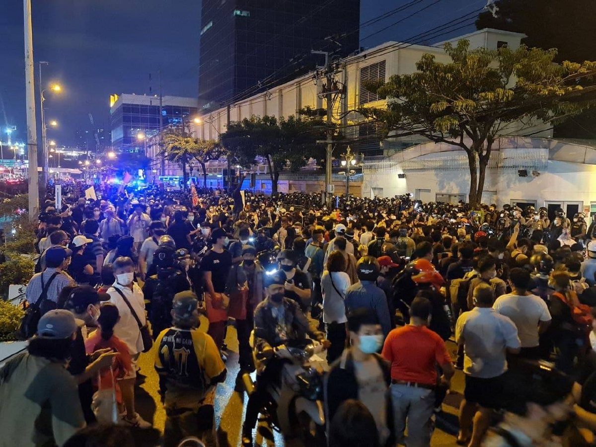 ไทม์ไลน์ “ม็อบ14พฤศจิกา64" จากจุดนัดพบถึงปลายทางที่สถานทูตเยอรมัน