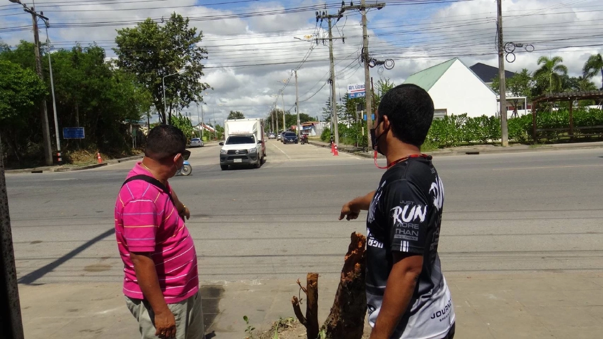 "วงจรปิด" กระบะเหินชนร้านค้าพังยับ อุทาหรณ์อย่าขับรถเร็ว (มีคลิป)