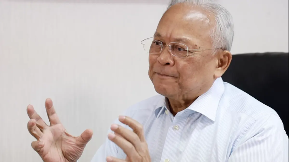 นายสุเทพ เทือกสุบรรณ  ประธานมูลนิธิมวลมหาประชวาชนเพื่อการปฏิรูปประเทศไทย(มปท.)