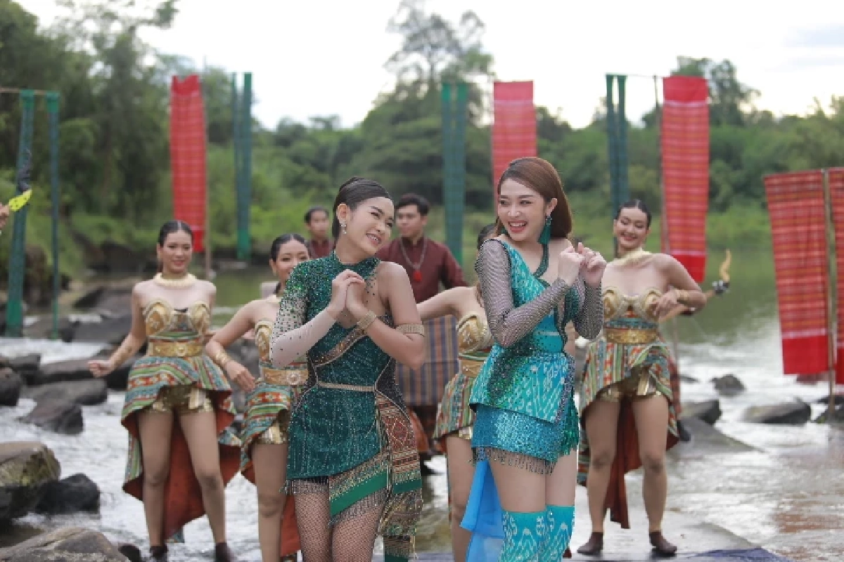 "เบลล์ นิภาดา X แอน อรดี" สวยออร่าจับ ในซิงเกิ้ลปิดอัลบั้ม โอ้ยกะละวาคิดฮอด