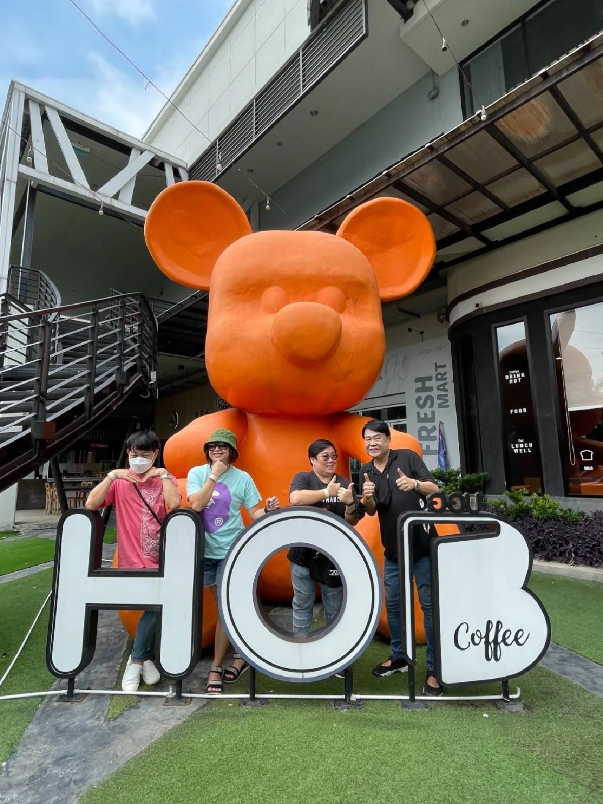 จิบเครื่องดื่มดีๆ คู่เบเกอรี่โฮมเมด @ “HOB CAFE”