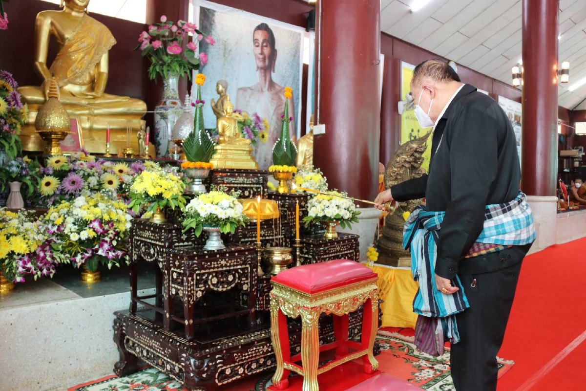 "บิ๊กป้อม" ทอดกฐินนครพนม นายทหาร ตำรวจ  ขรก.ผู้ใหญ่ ร่วมเพียบ ยอดกว่า 3 ล้านบาท