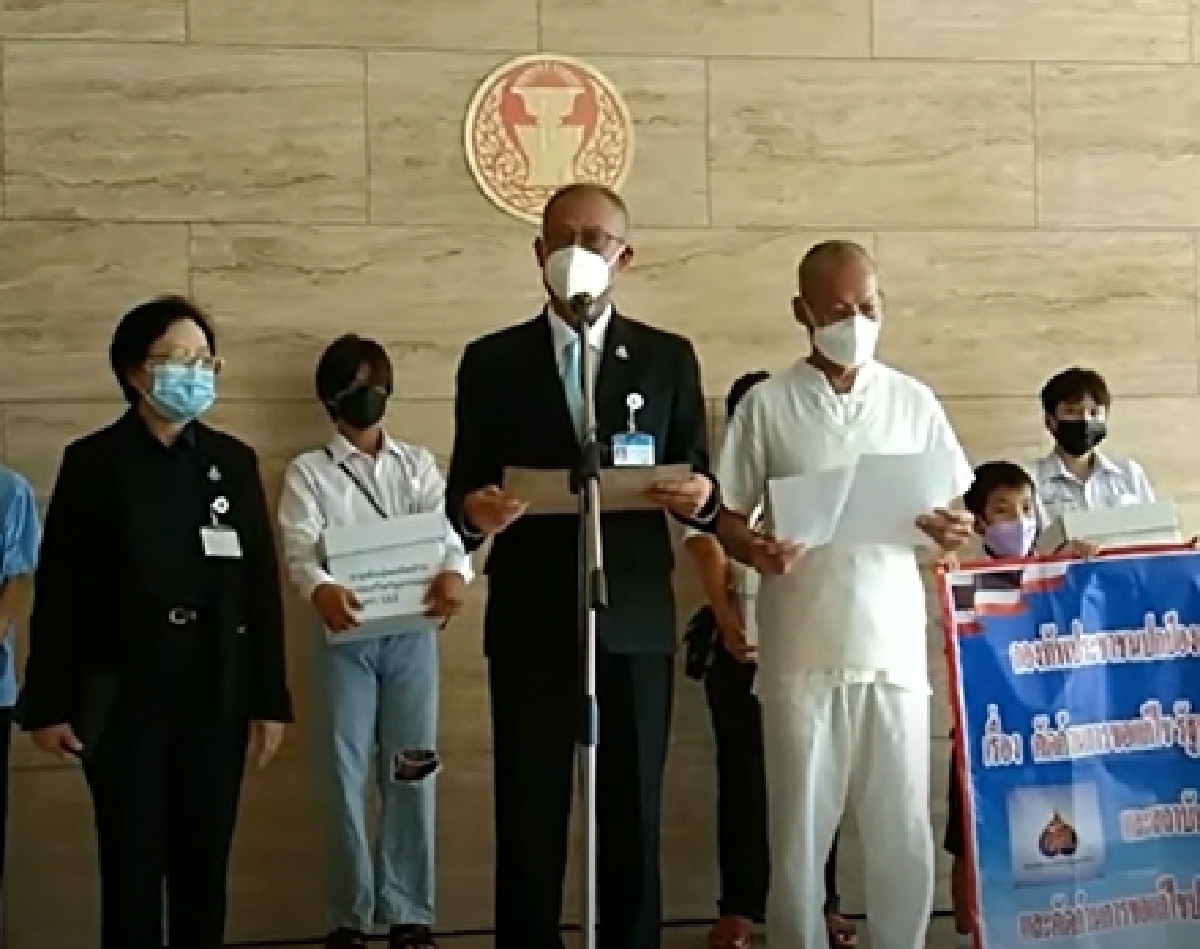 บทพิสูจน์ "เพื่อไทย" สู้ไปกราบไป  ผ่านการแก้ไข ม.112