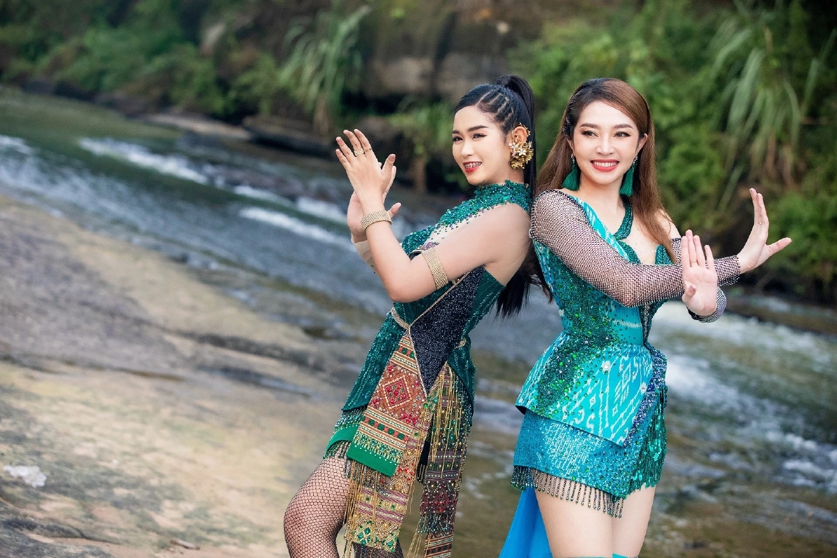 "เบลล์ นิภาดา X แอน อรดี" สวยออร่าจับ ในซิงเกิ้ลปิดอัลบั้ม โอ้ยกะละวาคิดฮอด