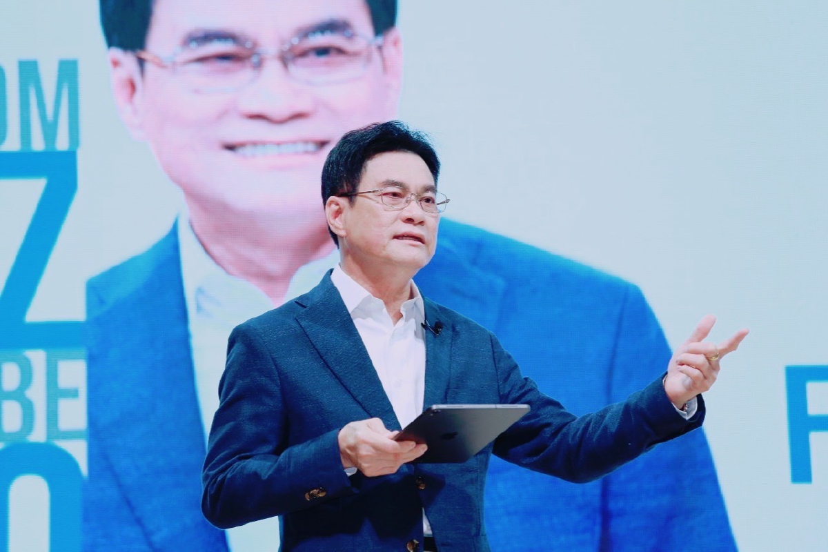 จุรินทร์  ลักษณะวิศิษฎ์  รมว.พาณิชย์ และหัวหน้าพรรคประชาธิปัตย์ (ปชป.)