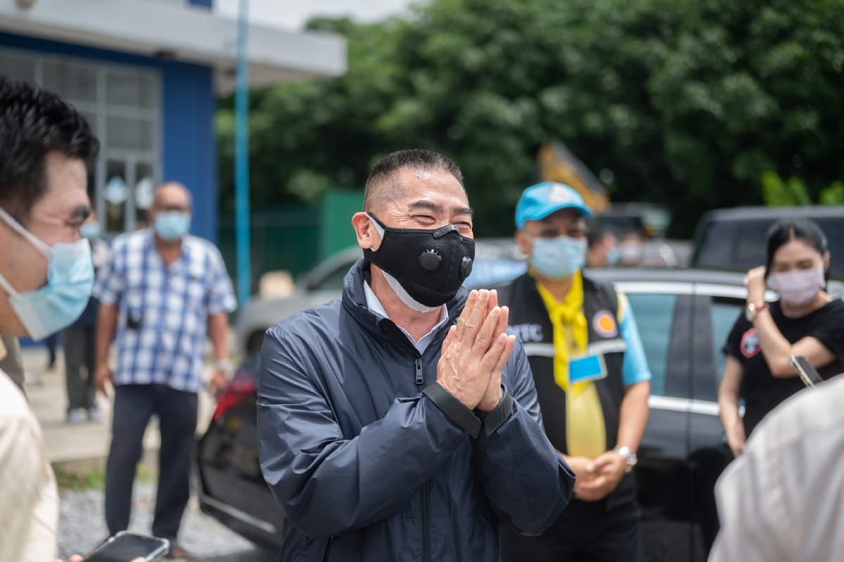 พล.ต.อ.จักรทิพย์  ชัยจินดา อดีตผบ.ตร. เมื่อครั้งลงพื้นที่หาเสียงในกทม.อย่างคึกคักแต่วันนี้กับประกาศถอยดีกว่า