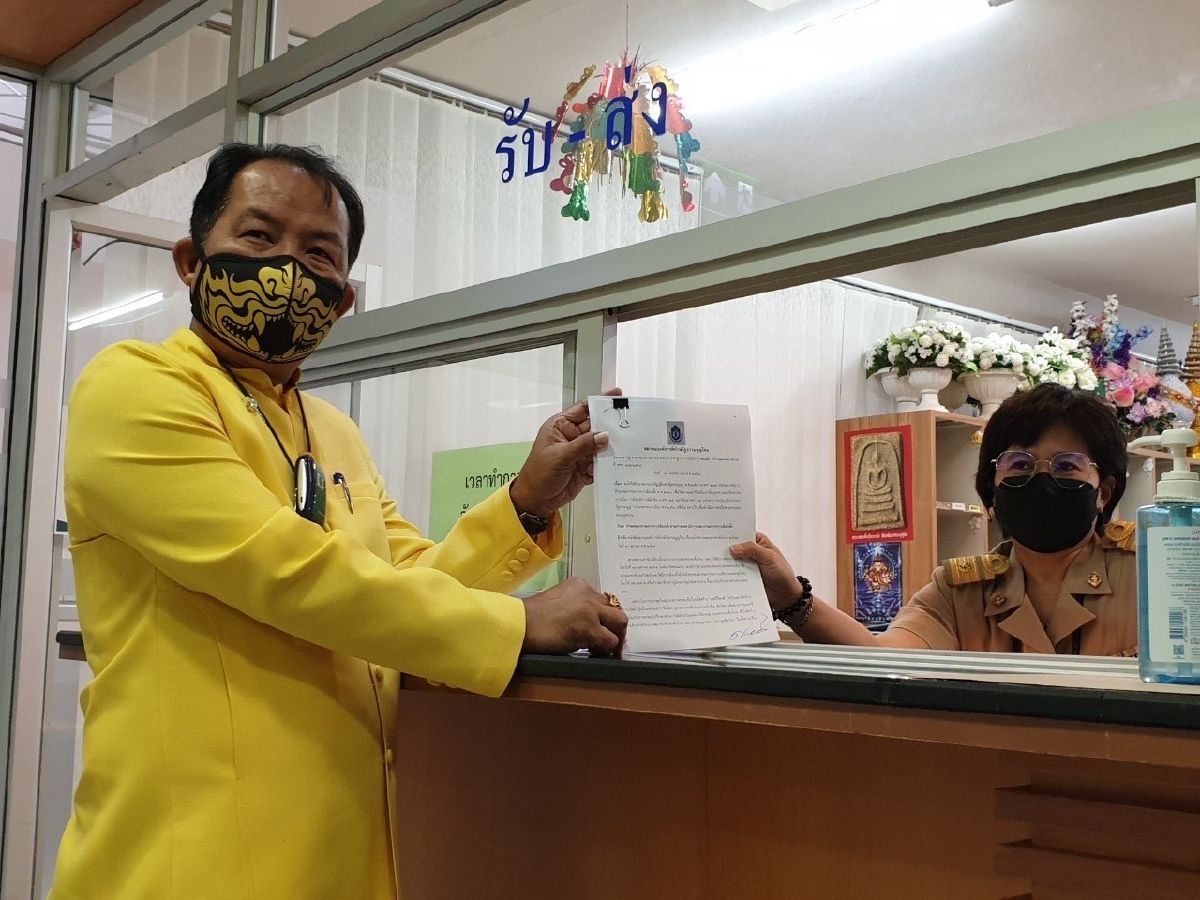 วันเดียวกัน นายศรีสุวรรณ จรรยา มาให้ถ้อยคำกกต.ปมคลิปร้อนพร้อมกับยื่นสอบทักษิณกรณีแก้ม.112 