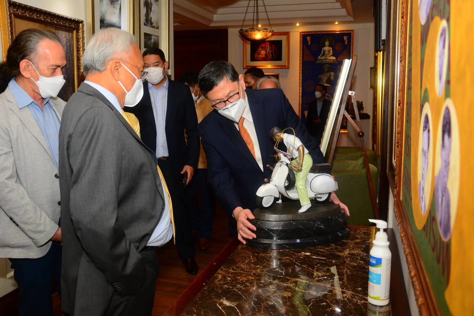 เปิดนิทรรศการ " เทิดไท้องค์อัครศิลปิน "