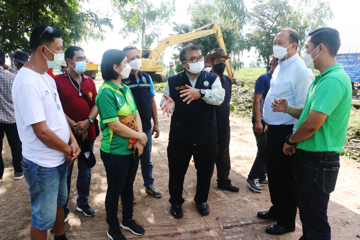 ชาวนา จ.พิจิตร ลุ้นระบายน้ำท่วมในนา รอเกี่ยว 