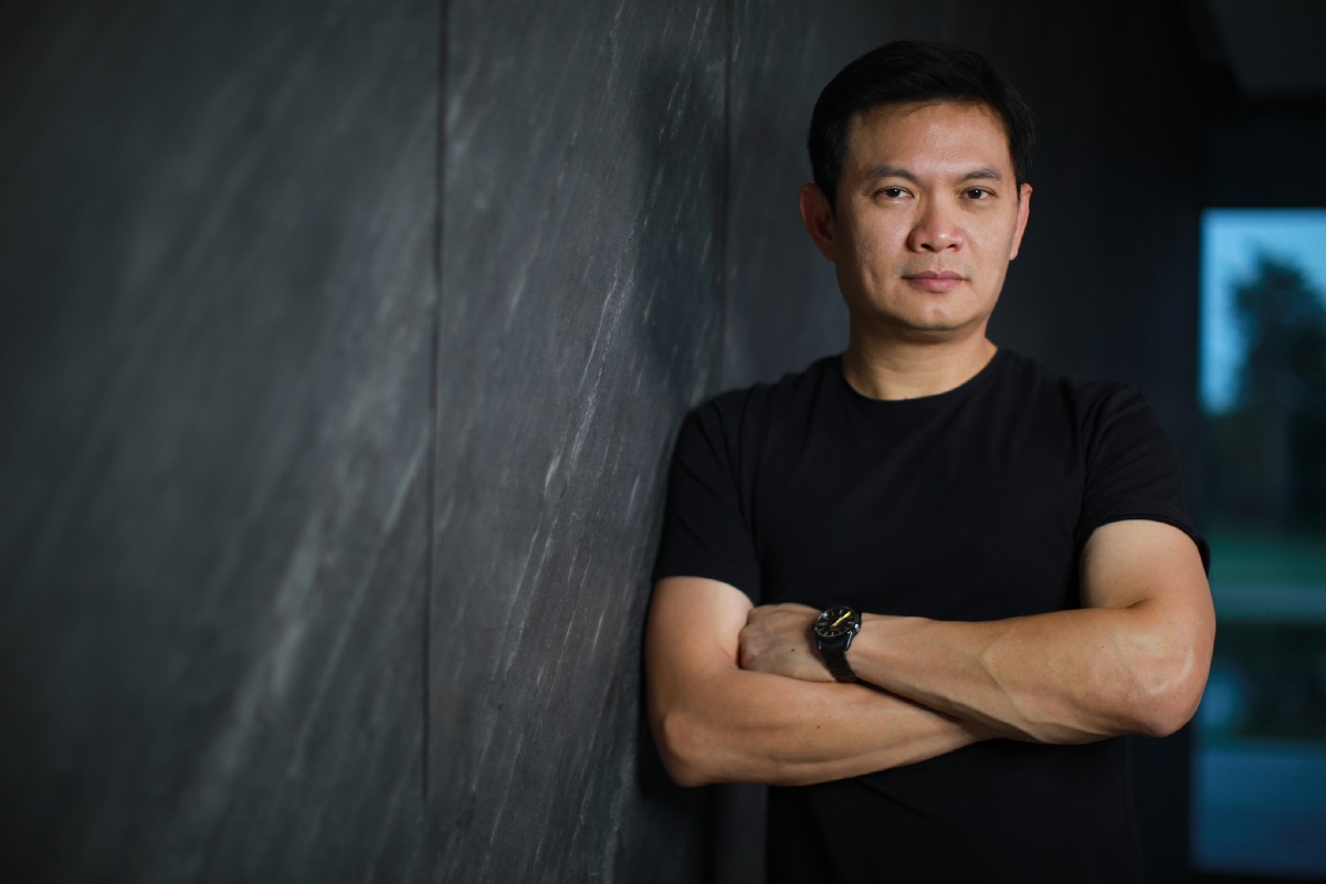 ดร.สุชัชวีร์  สุวรรณสวัสดิ์   อธิการบดีมหาวิทยาลัยเจ้าคุณทหารลาดกระบัง ถูกพรรคการเมืองทาบทามลงชิงเก้าอี้ผู้ว่ากทม. 