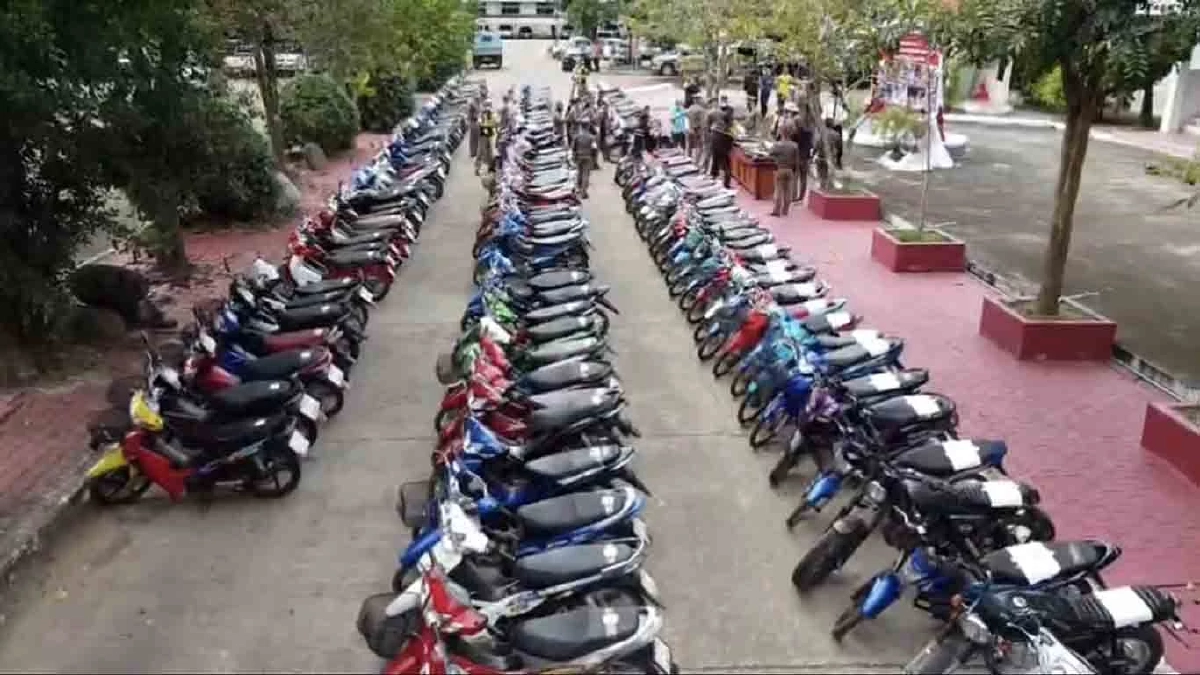 ตร.สระแก้ว กวาดล้างจับกุม "เด็กแว้น" ป่วนเมือง 160 คัน ท่อดังเตรียมทำลายทิ้ง