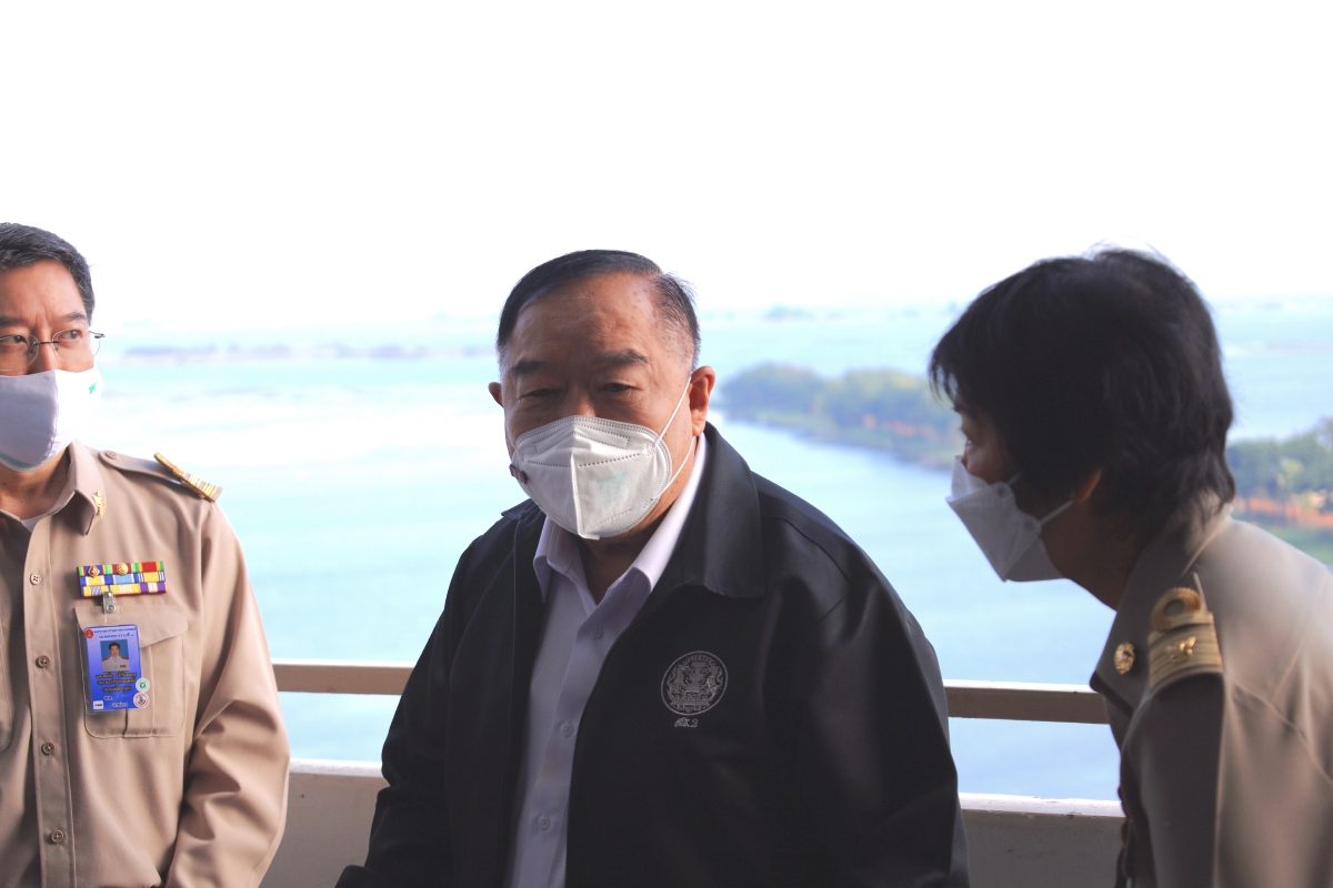 "บิ๊กป้อม" ควง บิ๊กแป๊ะ ลง สกลนคร  ตรวจติดตามแก้ปัญหาน้ำ