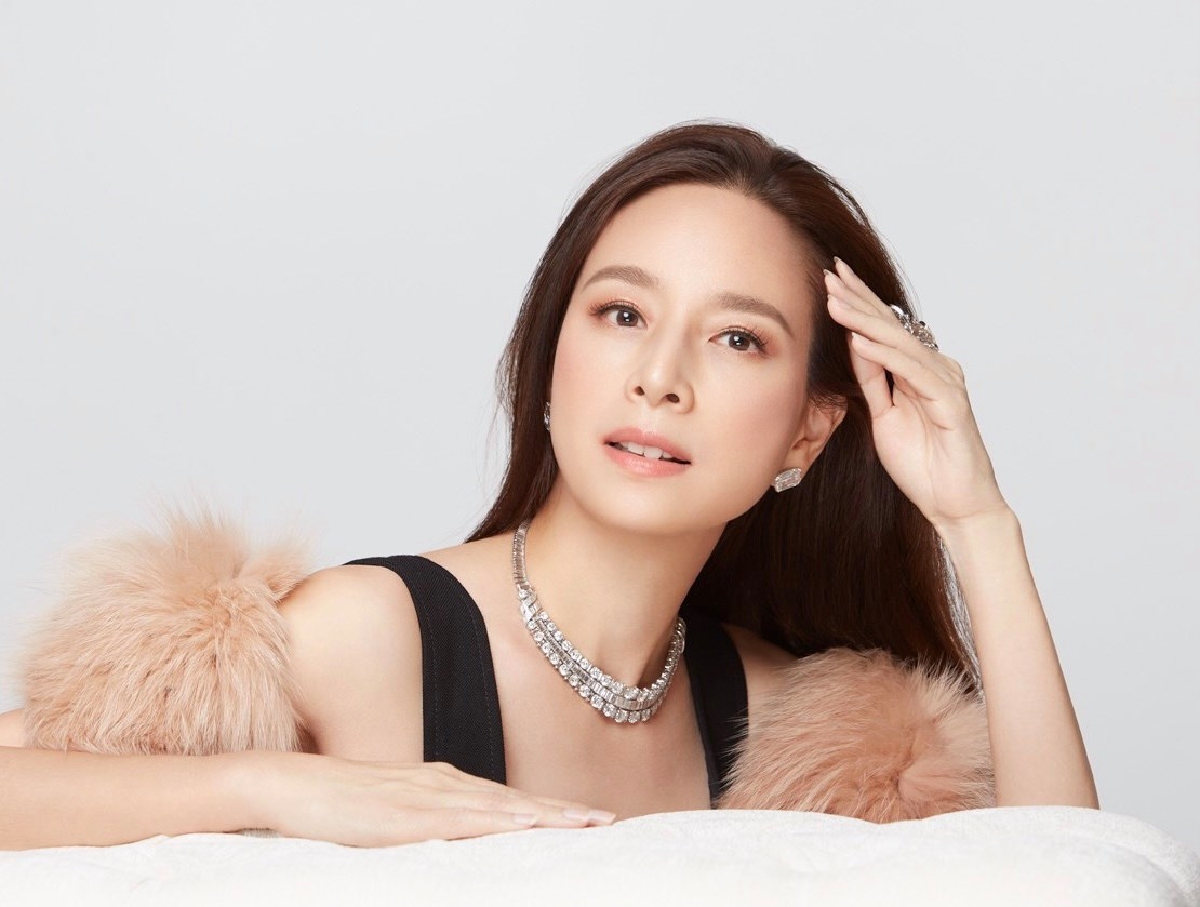 นวลพรรณ ล่ำซำ นักธุรกิจสาวปัจจุบันได้รับมอบหมายเป็นผู้จัดการทีมฟุตบอลชาติไทย 